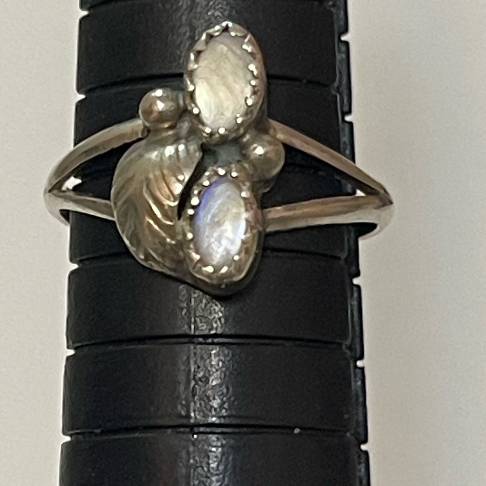 VTG NATIVE AMERICAN STERLING MOTHER OF PEARL RING SZ 6.25